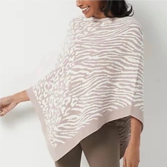 NWT Barefoot Dreams CozyChic Ultra Lite Ocean Breeze Poncho Faded Rose Animal OS - Picture 2 of 13